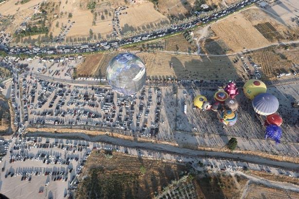 Tam 750 bin kişi bu manzarayı görmek için geldi, kilometrelerce kuyruk oluştu