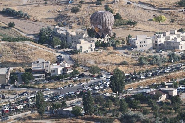 Tam 750 bin kişi bu manzarayı görmek için geldi, kilometrelerce kuyruk oluştu