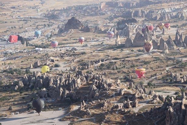 Tam 750 bin kişi bu manzarayı görmek için geldi, kilometrelerce kuyruk oluştu
