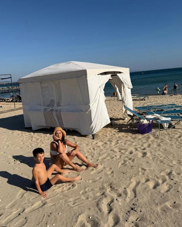 62 yaşındaki Hülya Avşar sosyal medyayı salladı Tatil pozları olay oldu