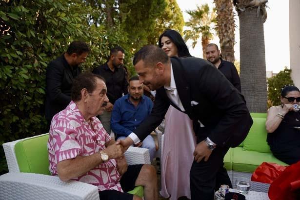 İbrahim Tatlıses kesenin ağzını açtı Manevi kızına taktığı takı gündem oldu