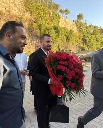 İbrahim Tatlıses kesenin ağzını açtı Manevi kızına taktığı takı gündem oldu