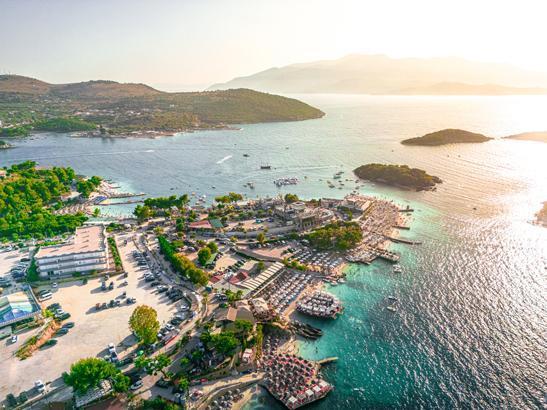 PLAJDAN PLAJA YÜRÜYEREK GEÇİLİYOR
