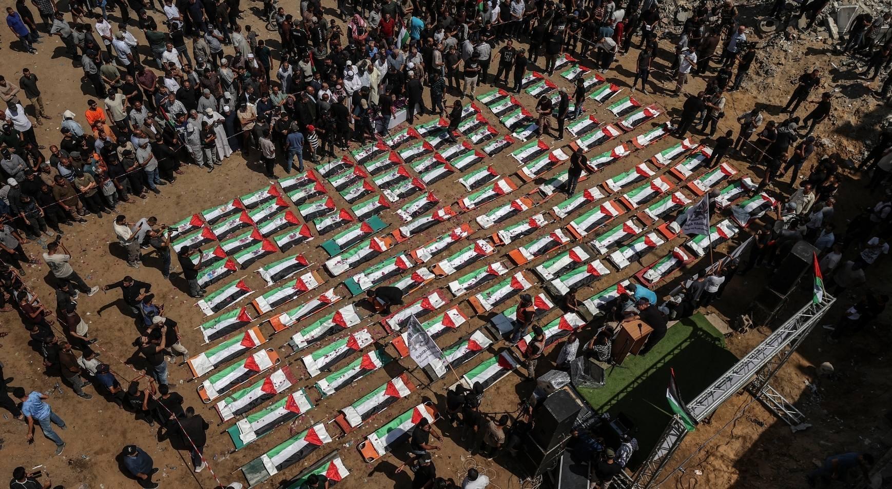 3 yıl sonra enkazdan çıkarıldılar Gazzede acı tören... 112 Filistinli için toplu cenaze