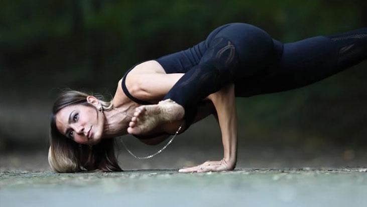 YENİ HAYATI YOGA OLDU