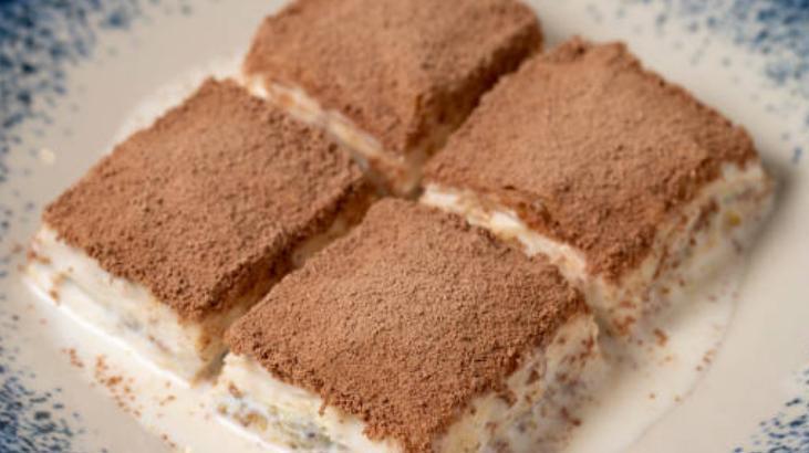 Sütlü soğuk baklava nasıl yapılıyor Kahvaltılık gevreği toz haline getirin: Sırrı şerbette