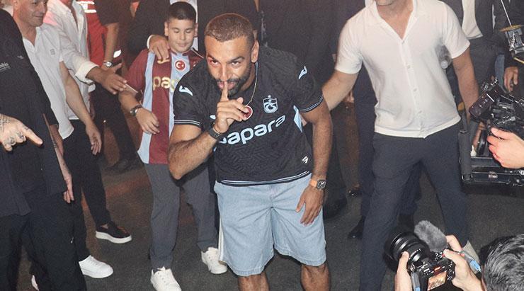 Trabzonspor taraftarı Mohamed Salahı bekliyor