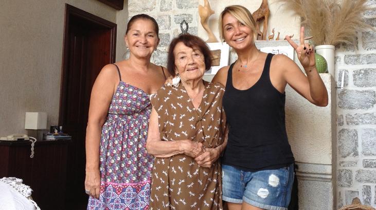 Yonca Evcimikten duygusal paylaşım Vefat eden annesini andı: Daha dün gibi...