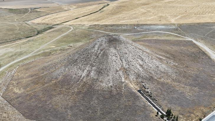 TÜMÜLÜS, MİDAS’IN DEĞİL BABASI GORDİAS’IN MEZARI