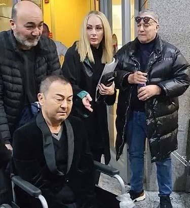 Serdar Ortaç’tan yürek burkan sözler: Annen bile bir yere kadar bakar