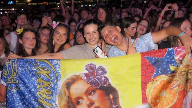 Zara Larsson İstanbulu salladı Kedi jesti, Tarkan sürprizi ve Berkant detayı