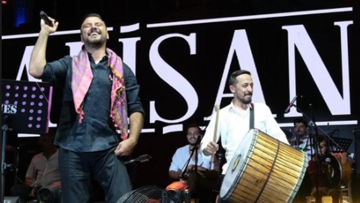 Minik Eliz ve Burak babasının izinde Alişanın çocuklarından sürpriz performans