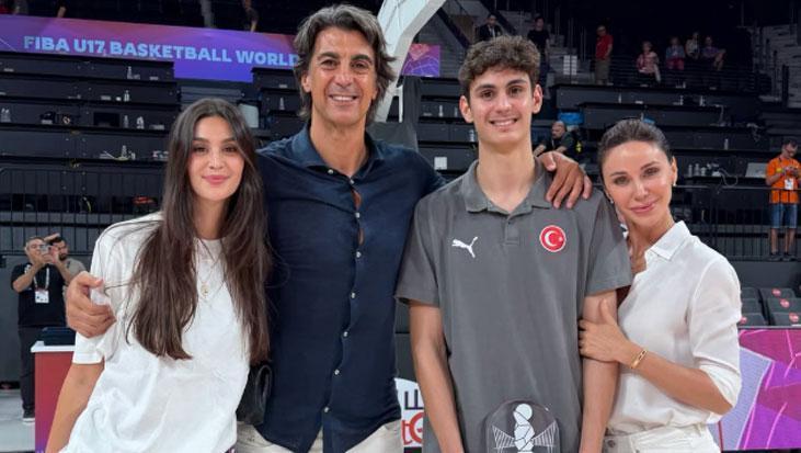 ESKİ EŞLER OĞULLARININ MAÇINI İZLEDİ