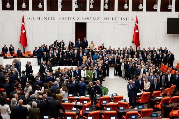 Terörsüz Türkiye yasası kabul edildi TBMMdeki tarihi oturumdan kareler