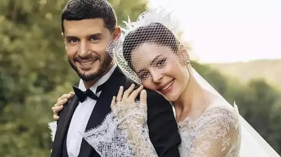 Berk Oktay ve eşi Yıldız Çağrı Atiksoydan mutlu aile tablosu