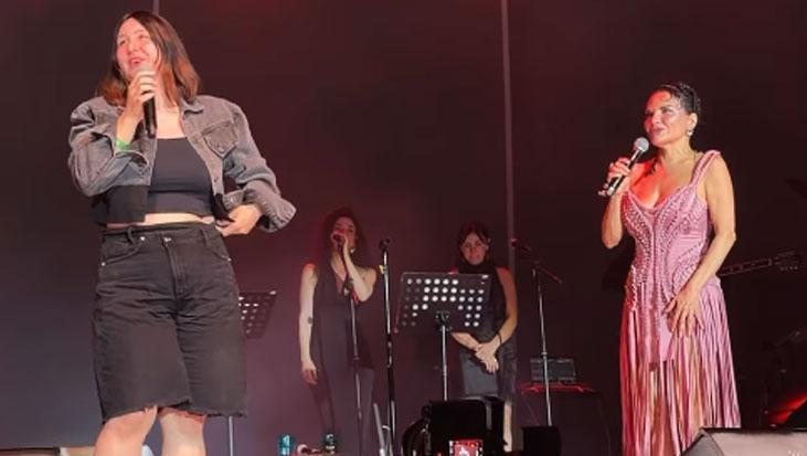 Yasemin Sakallıoğlundan kombin eleştirilerine esprili yanıt: Tarz olayım derken küçük Hüdaverdi gibi oldum