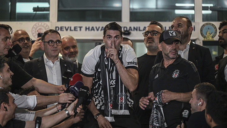 Beşiktaş, Dusan Vlahovici İstanbula getirdi Taraftar ile buluşmasından fotoğraflar