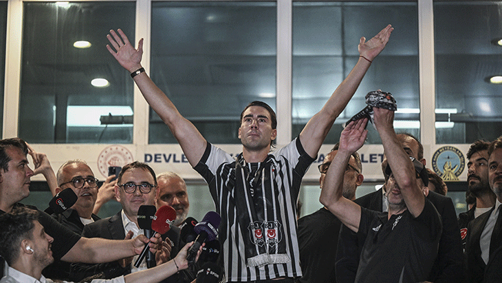 Beşiktaş, Dusan Vlahovici İstanbula getirdi Taraftar ile buluşmasından fotoğraflar