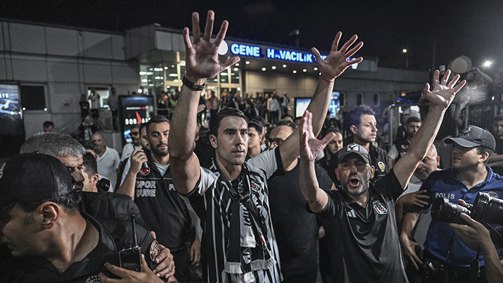 Beşiktaş, Dusan Vlahovici İstanbula getirdi Taraftar ile buluşmasından fotoğraflar