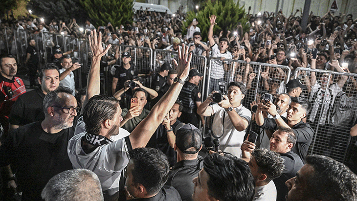 Beşiktaş, Dusan Vlahovici İstanbula getirdi Taraftar ile buluşmasından fotoğraflar