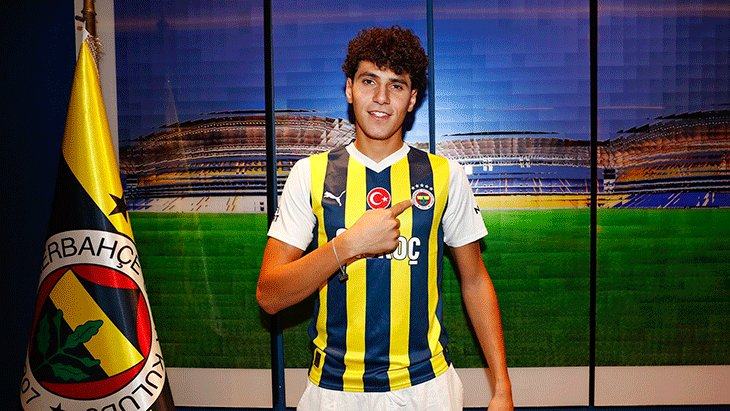 HİÇ FORMA GİYMEDİ