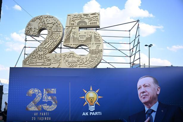 AK Parti 25. yıl coşkusu Vatandaşlardan yoğun ilgi