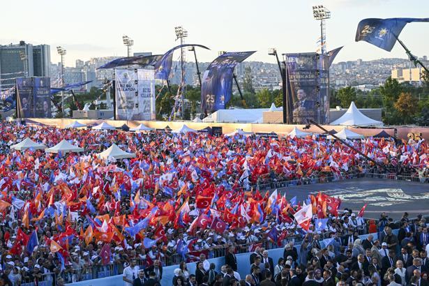 AK Parti 25. yıl coşkusu Vatandaşlardan yoğun ilgi