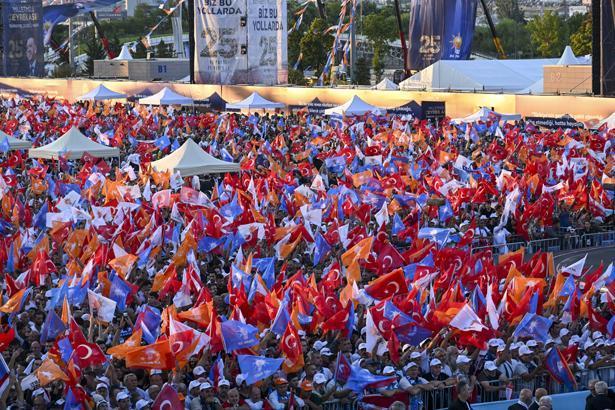 AK Parti 25. yıl coşkusu Vatandaşlardan yoğun ilgi