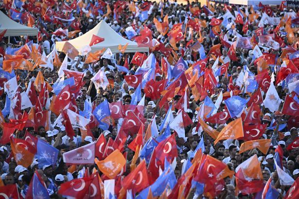 AK Parti 25. yıl coşkusu Vatandaşlardan yoğun ilgi