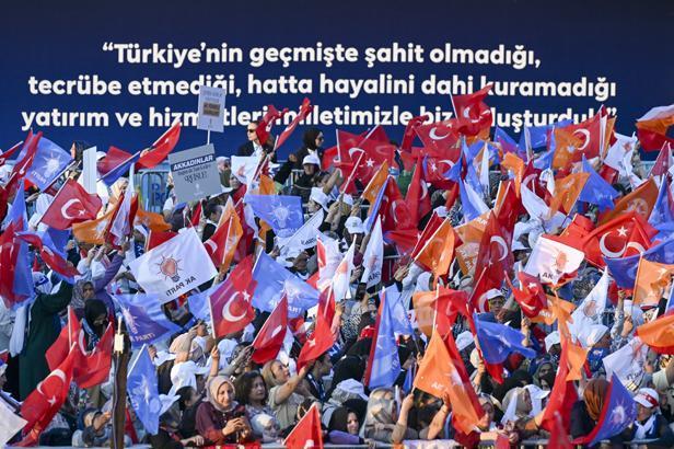 AK Parti 25. yıl coşkusu Vatandaşlardan yoğun ilgi