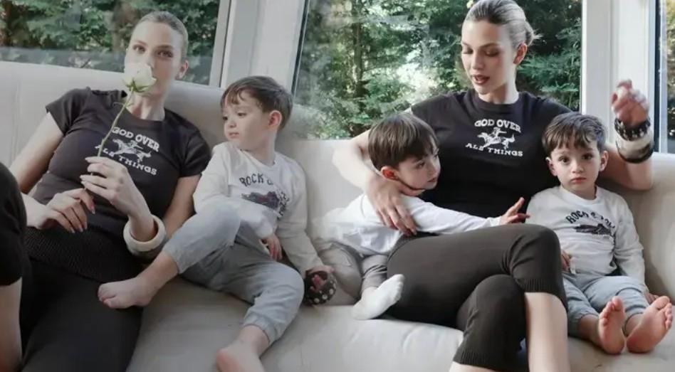Yasemin Şefkatliden esprili paylaşım Mahallenin delikanlılarıyla sohbete oturduk