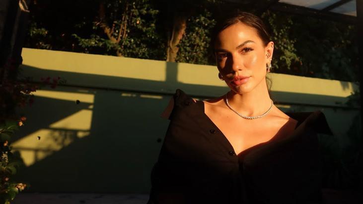 Demet Özdemir siyahlar içinde Bir gömlek meselesi