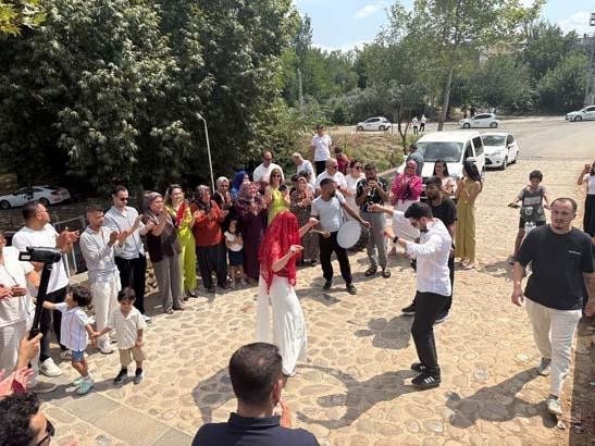 Baklava ikramı aşka dönüştü Polonyalı gelinin gizli şekeri evlilikle sonuçlandı