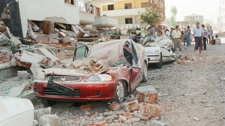 17 AĞUSTOS 1999 DEPREMİ SAAT KAÇTA OLDU 17 Ağustos depreminde kaç kişi öldü, Gölcük depremi kaç büyüklüğündeydi, kaç saniye sürdü