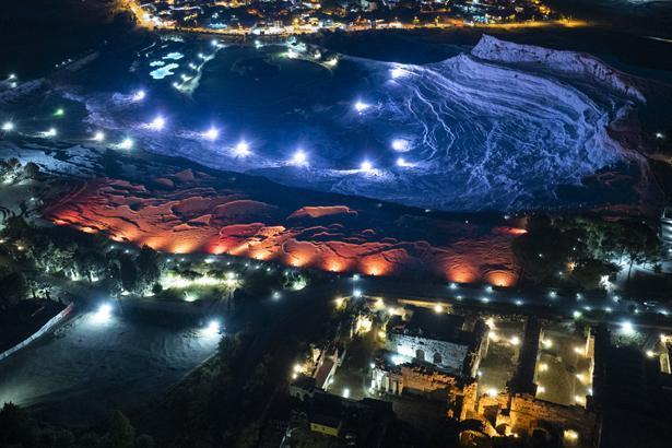 Ziyaretçilerin yeni rotası Gün doğumunda balon, gün içinde termal havuz, gece ise tarihi kent