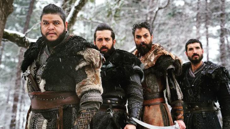 Uzak Şehirin Kadiri Burak Şafak nişanlandı İşte sevgilisiyle ilk kare