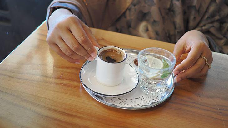 Fincandaki acı tadı yok edin Doğru ölçü ve doğru derece