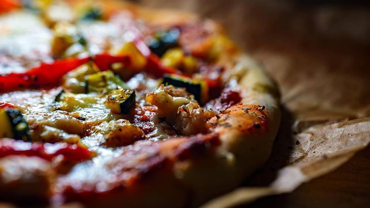 Nefis ev yapımı tepsi pizzası tarifi Puf puf kabaran 4 püf noktası