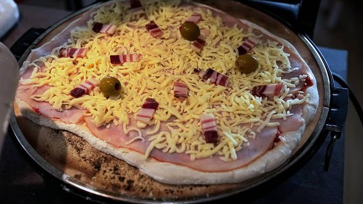 Nefis ev yapımı tepsi pizzası tarifi Puf puf kabaran 4 püf noktası