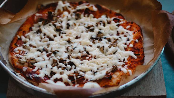 Nefis ev yapımı tepsi pizzası tarifi Puf puf kabaran 4 püf noktası
