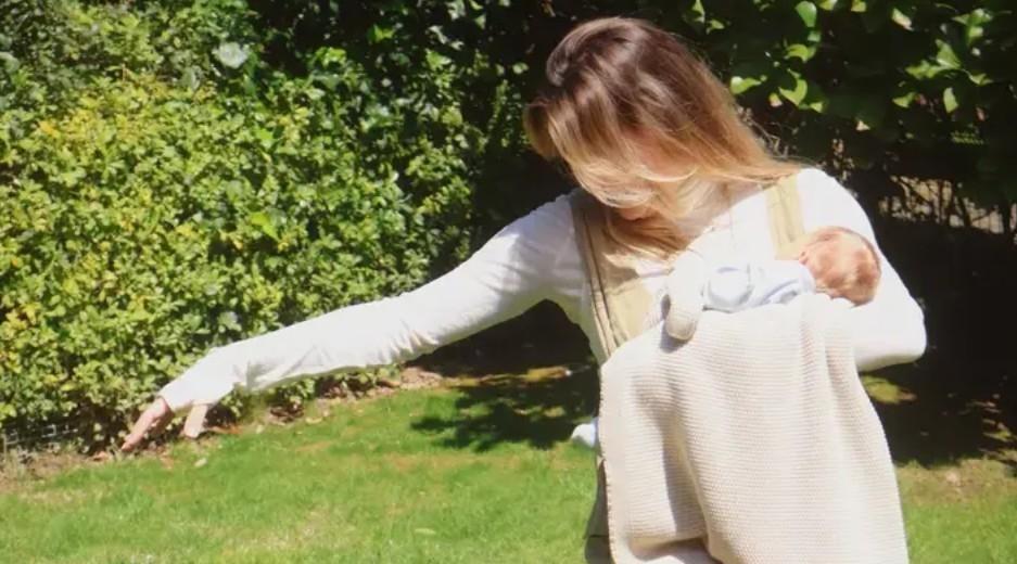 İsminin anlamı merak konusu olmuştu Ege Kökenli ve kızından yeni kareler