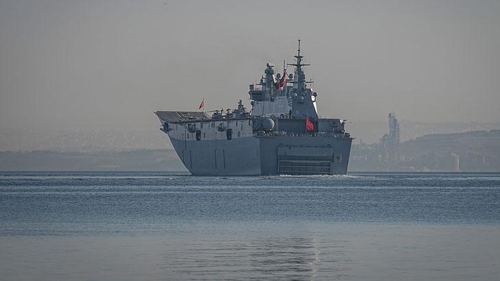 TCG Anadolu TEKNOFEST Mavi Vatan öncesi Yalovada selamlama geçişi yaptı