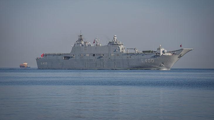 TCG Anadolu TEKNOFEST Mavi Vatan öncesi Yalovada selamlama geçişi yaptı