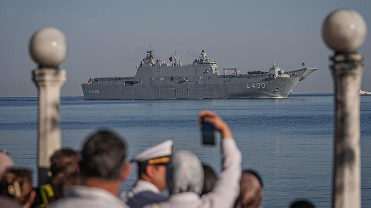 TCG Anadolu TEKNOFEST Mavi Vatan öncesi Yalovada selamlama geçişi yaptı