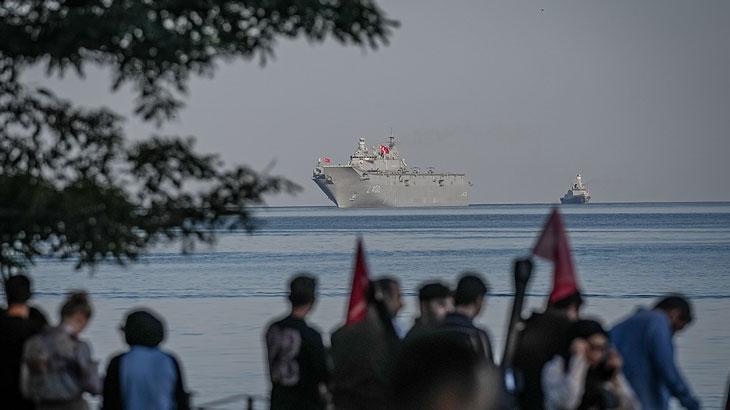TCG Anadolu TEKNOFEST Mavi Vatan öncesi Yalovada selamlama geçişi yaptı