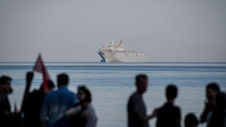 TCG Anadolu TEKNOFEST Mavi Vatan öncesi Yalovada selamlama geçişi yaptı