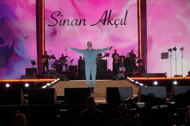 Sinan Akçıl Erzurumda fırtına gibi esti Festivalde coşku zirve yaptı