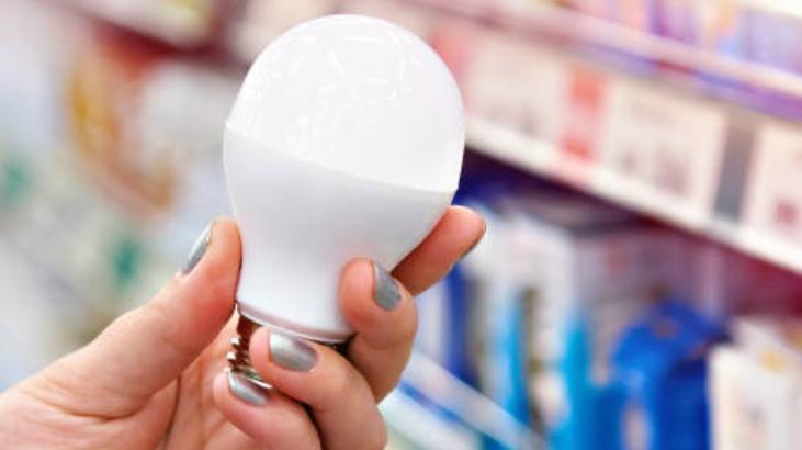 Uykusuzluğun sebebi LED ampulünüz olabilir Pakette yazıyor: 90’dan azsa kullanmayın