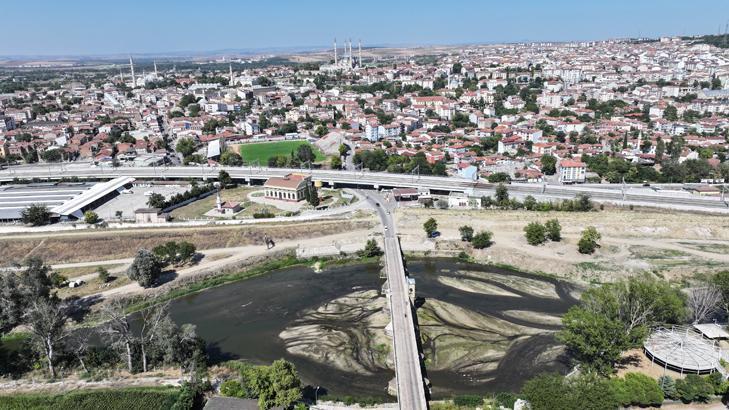Tunca Nehri’nde şaşırtan görüntü Debi beşte bire düştü, ortaya çıkan manzara şaşırttı
