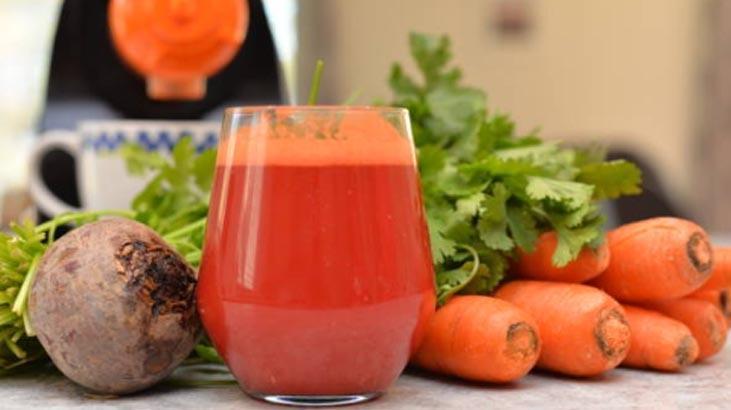Havuç-pancar maskesi sayesinde cilt lekeleri kalmasın Vitamin deposu karışım